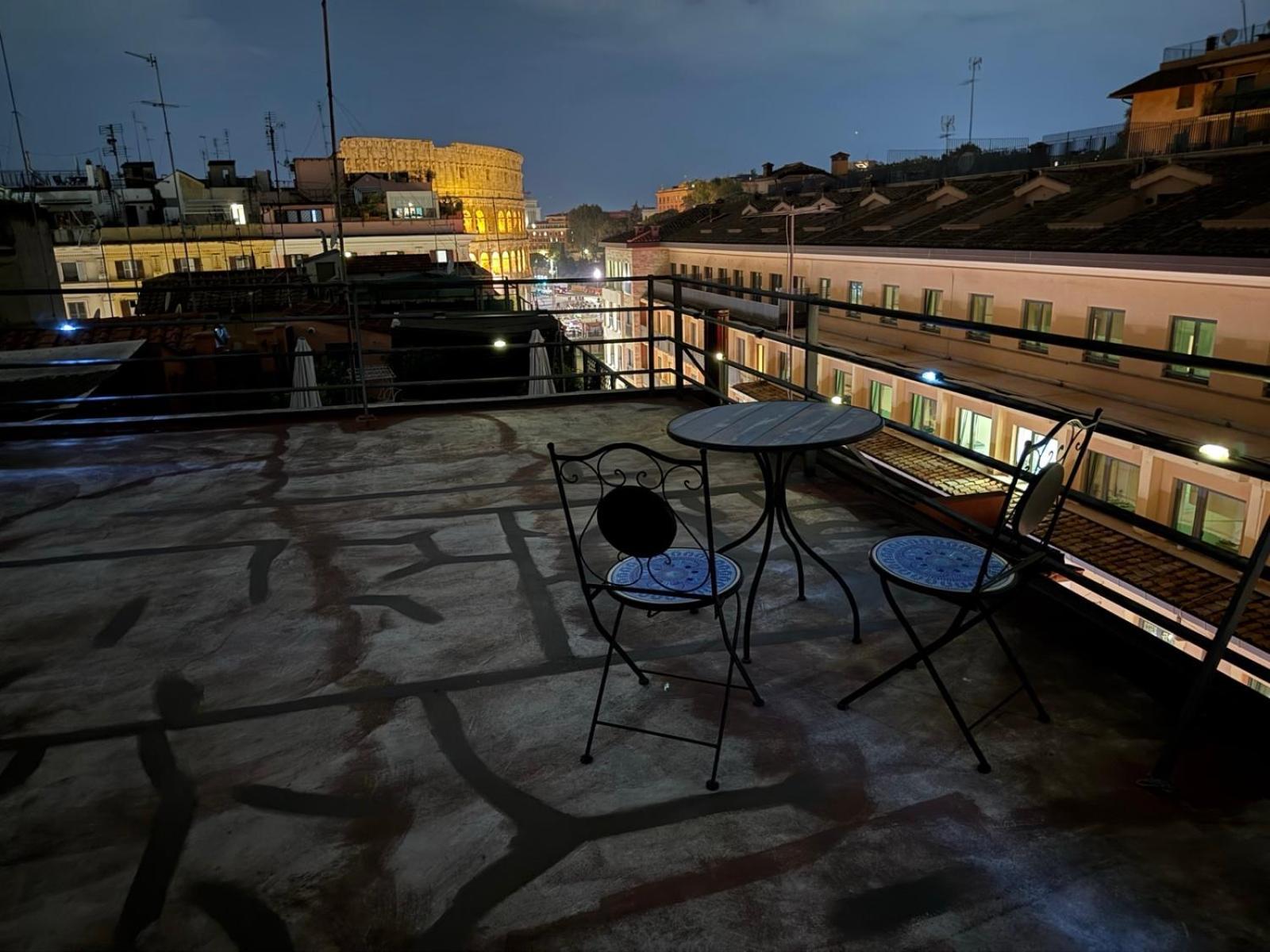 Attico Loft & Rooftop Colosseo Roma Esterno foto